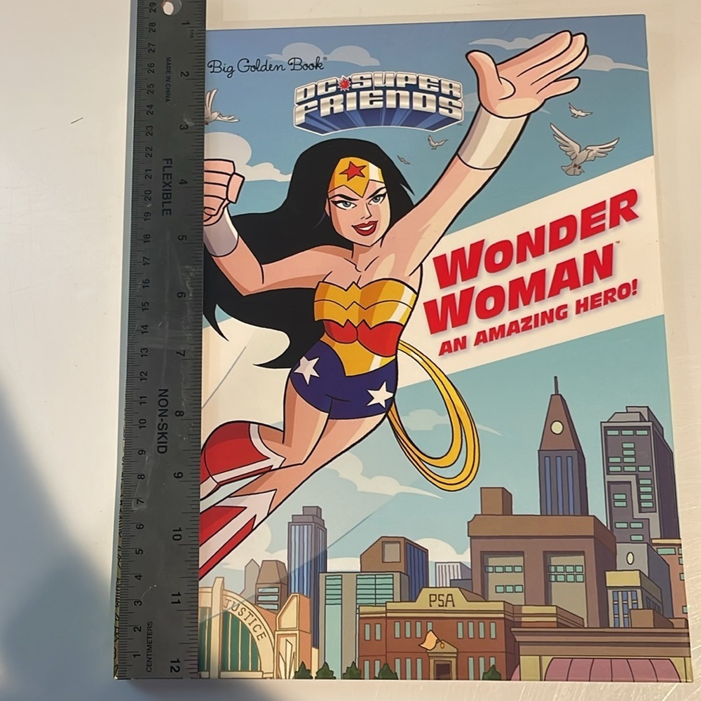 A big Golden Book DC Super Friends Wonder Woman and Amazing Hero! Book - Picture 4 of 5